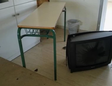Άγνωστοι εισέβαλαν και προκάλεσαν ζημιές σε σχολικές αίθουσες στην Κρήτη (φωτό)